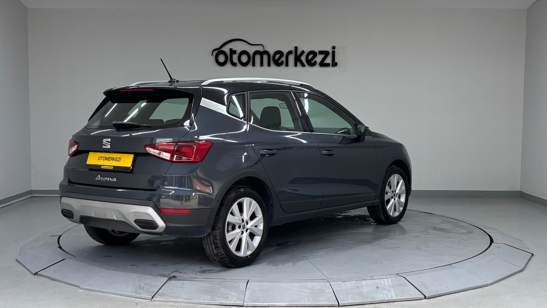 SEAT ARONA 8