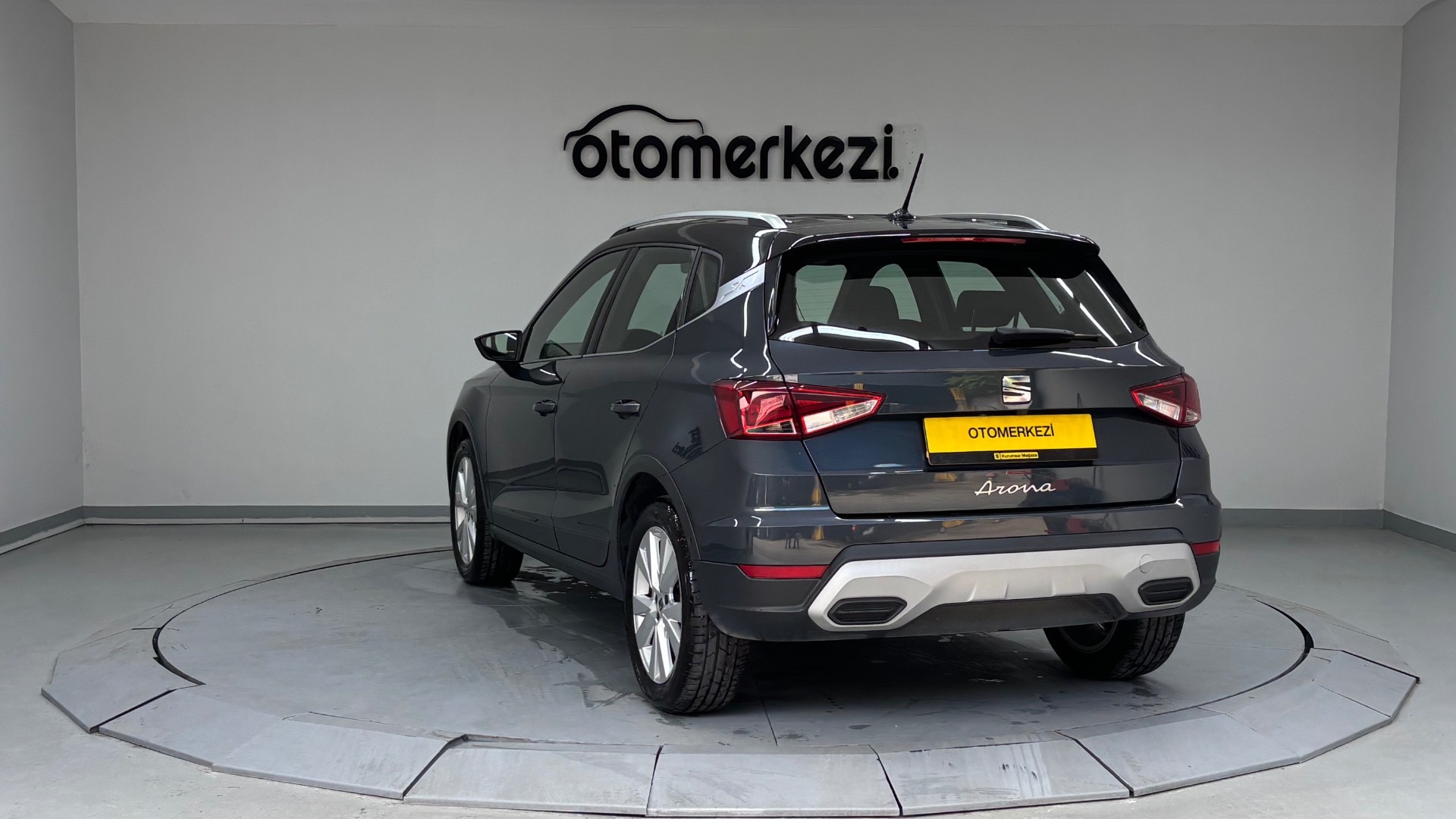 SEAT ARONA 13