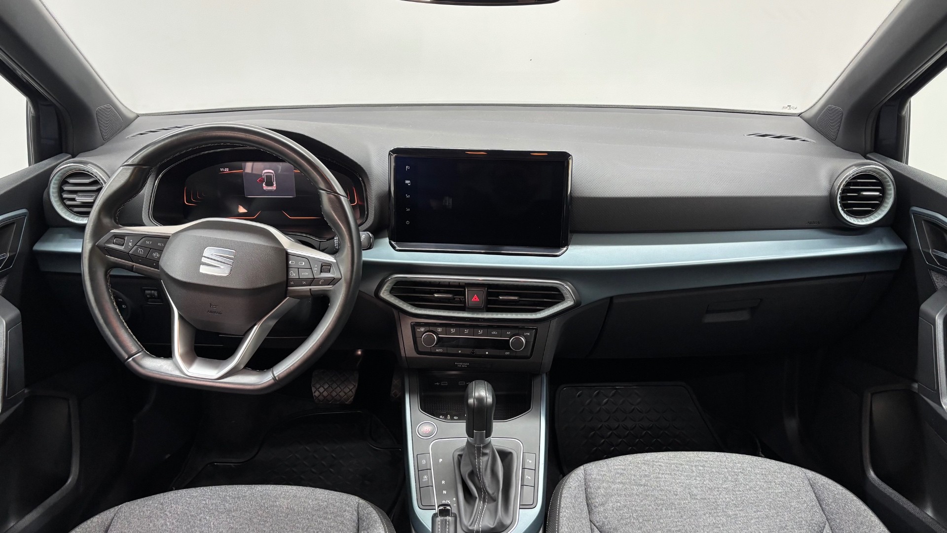 SEAT ARONA 16