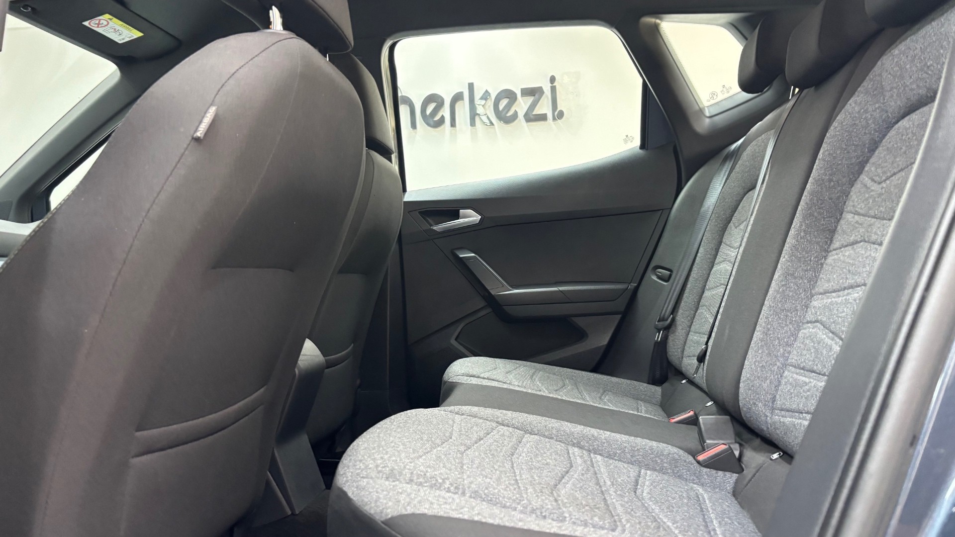 SEAT ARONA 21