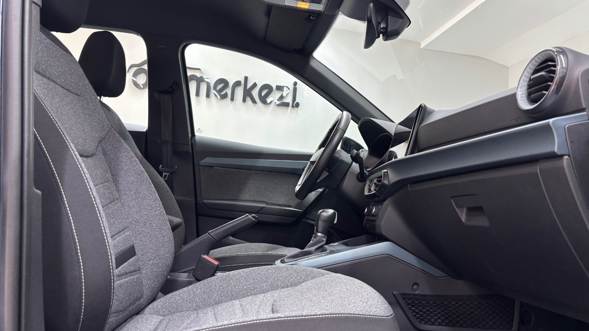 SEAT ARONA 23