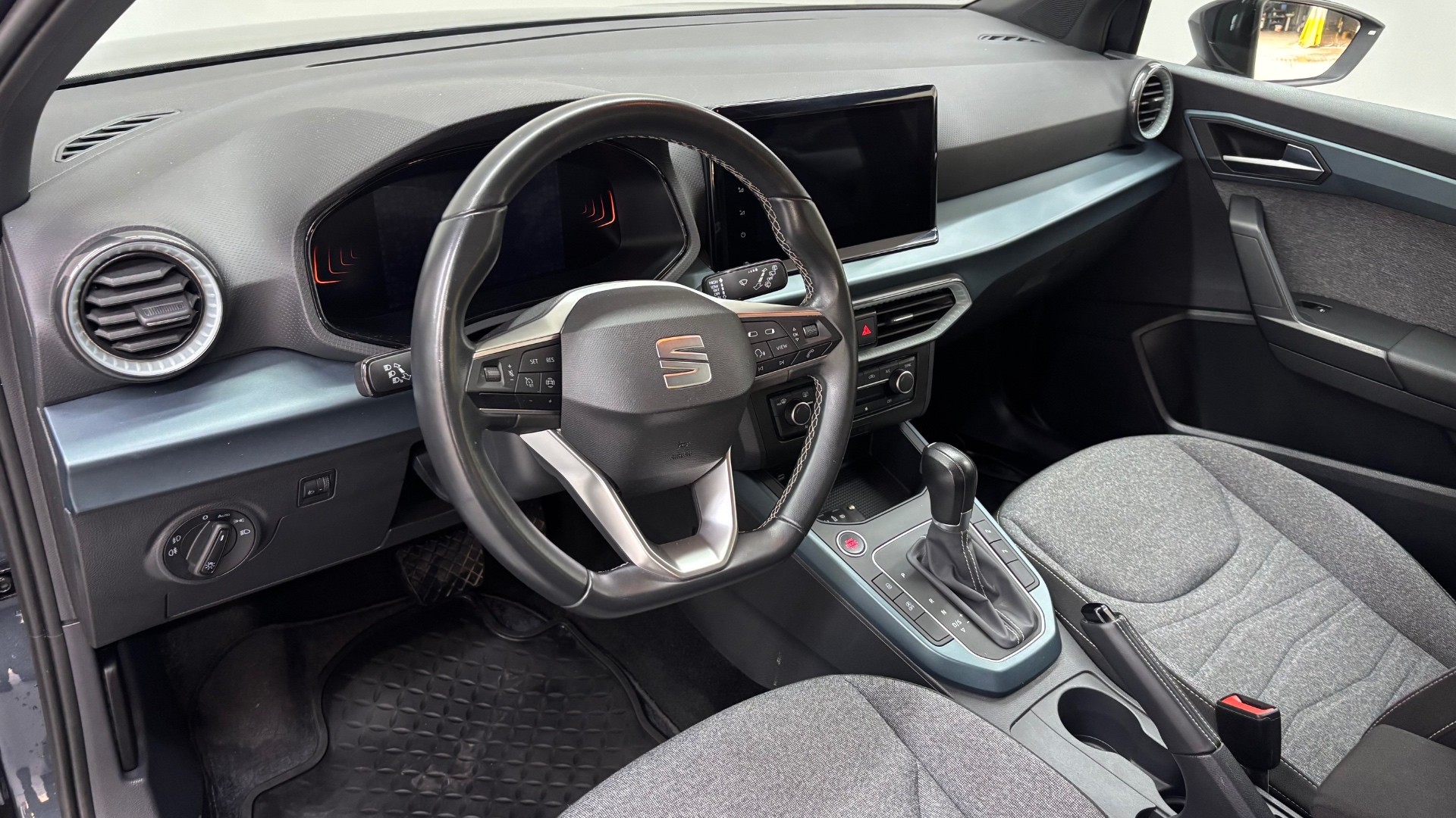 SEAT ARONA 24