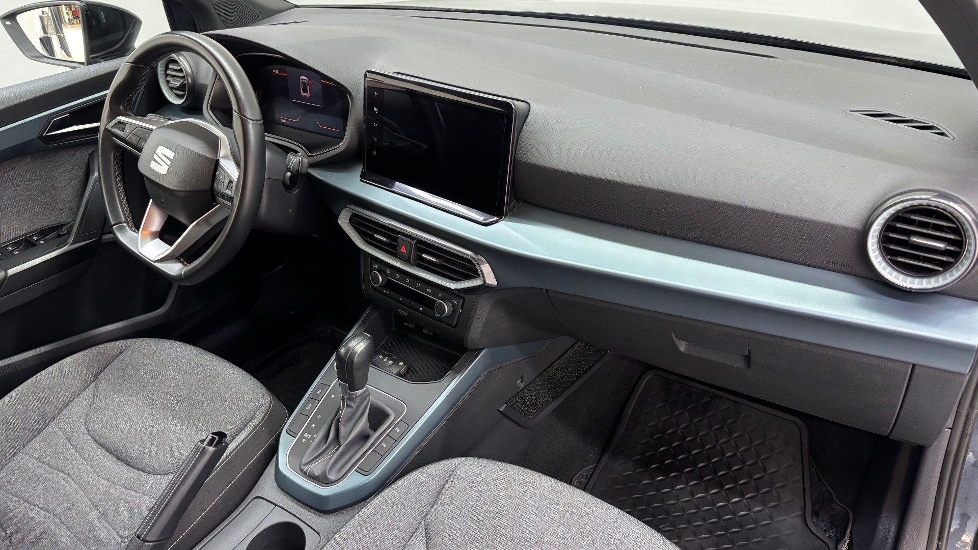 SEAT ARONA 25