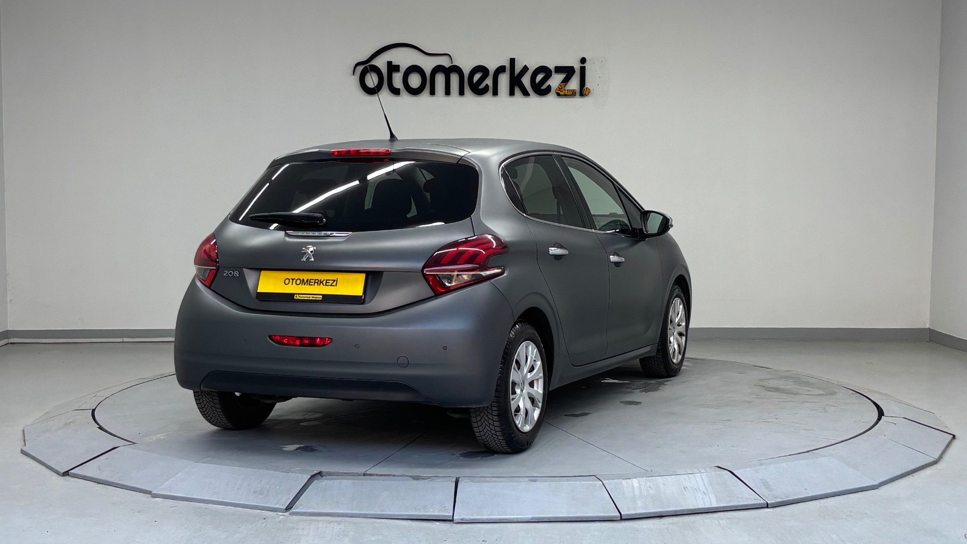 PEUGEOT 208 4