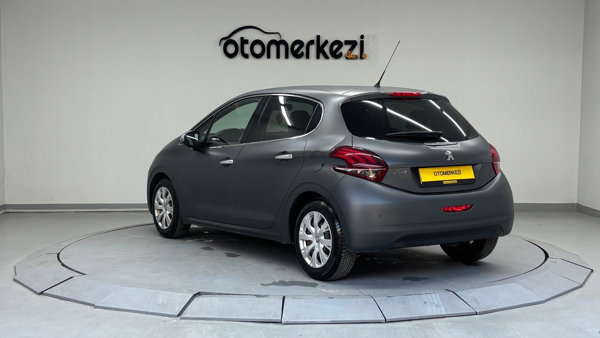 PEUGEOT 208 6