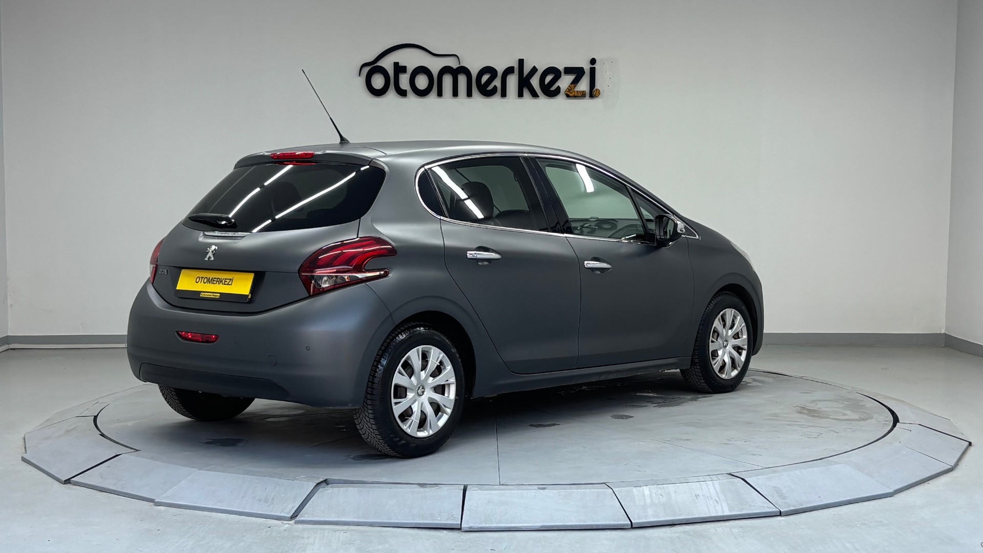PEUGEOT 208 9