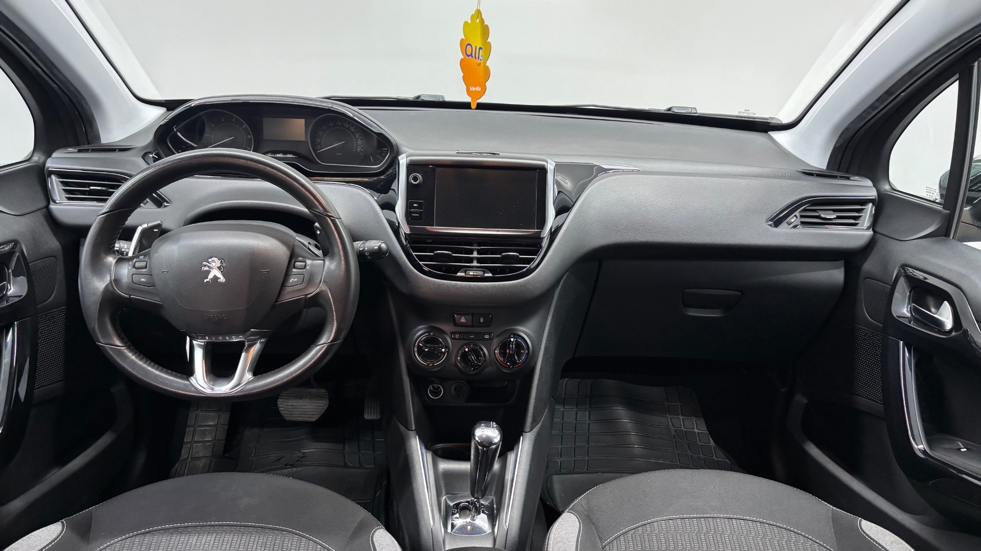 PEUGEOT 208 13