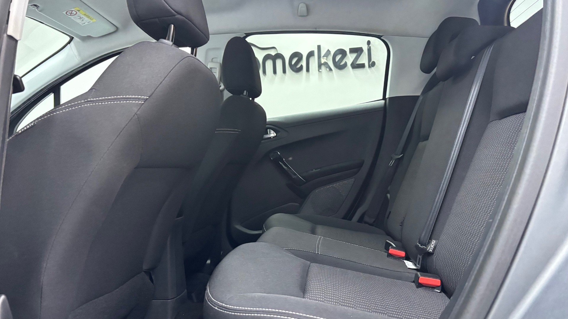 PEUGEOT 208 15