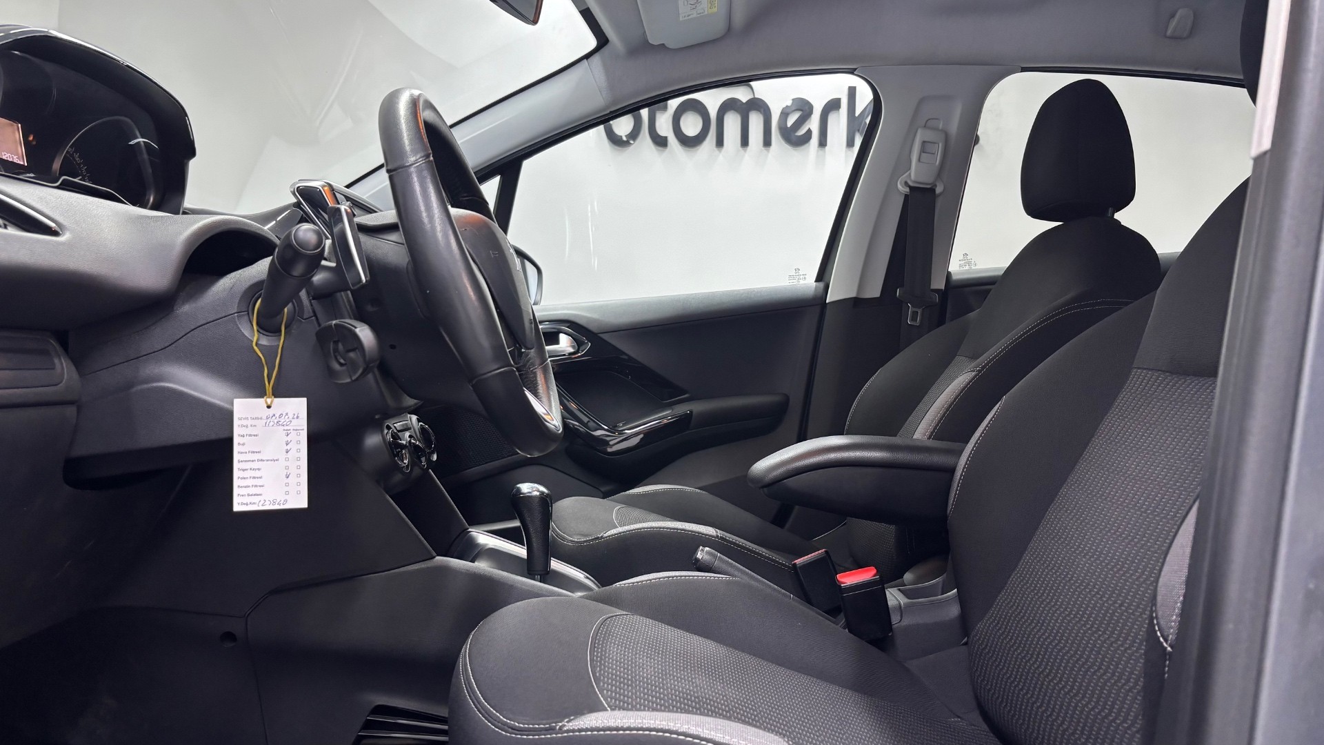 PEUGEOT 208 19