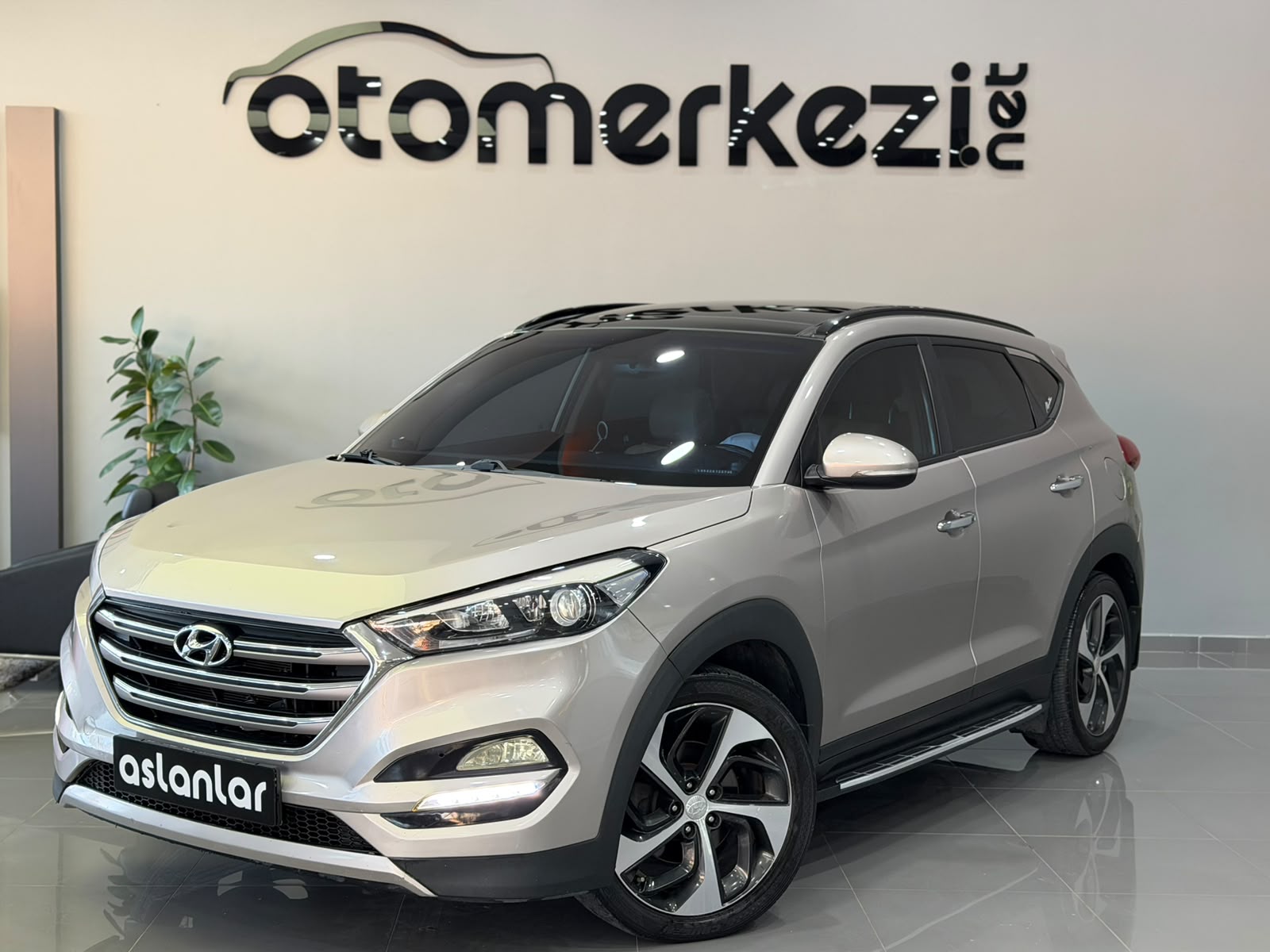 HYUNDAI TUCSON 1
