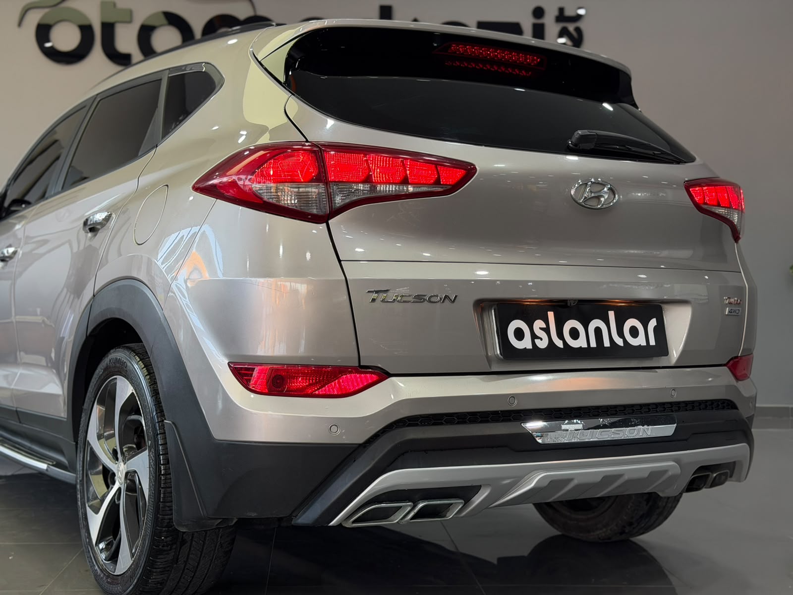 HYUNDAI TUCSON 9