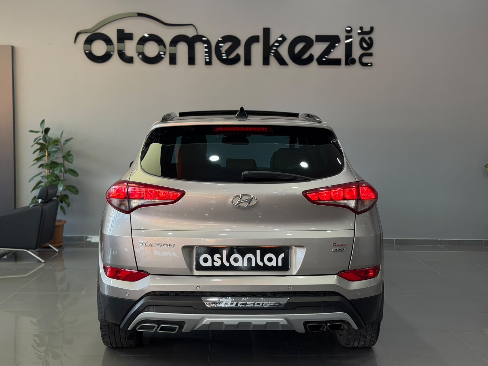 HYUNDAI TUCSON 10