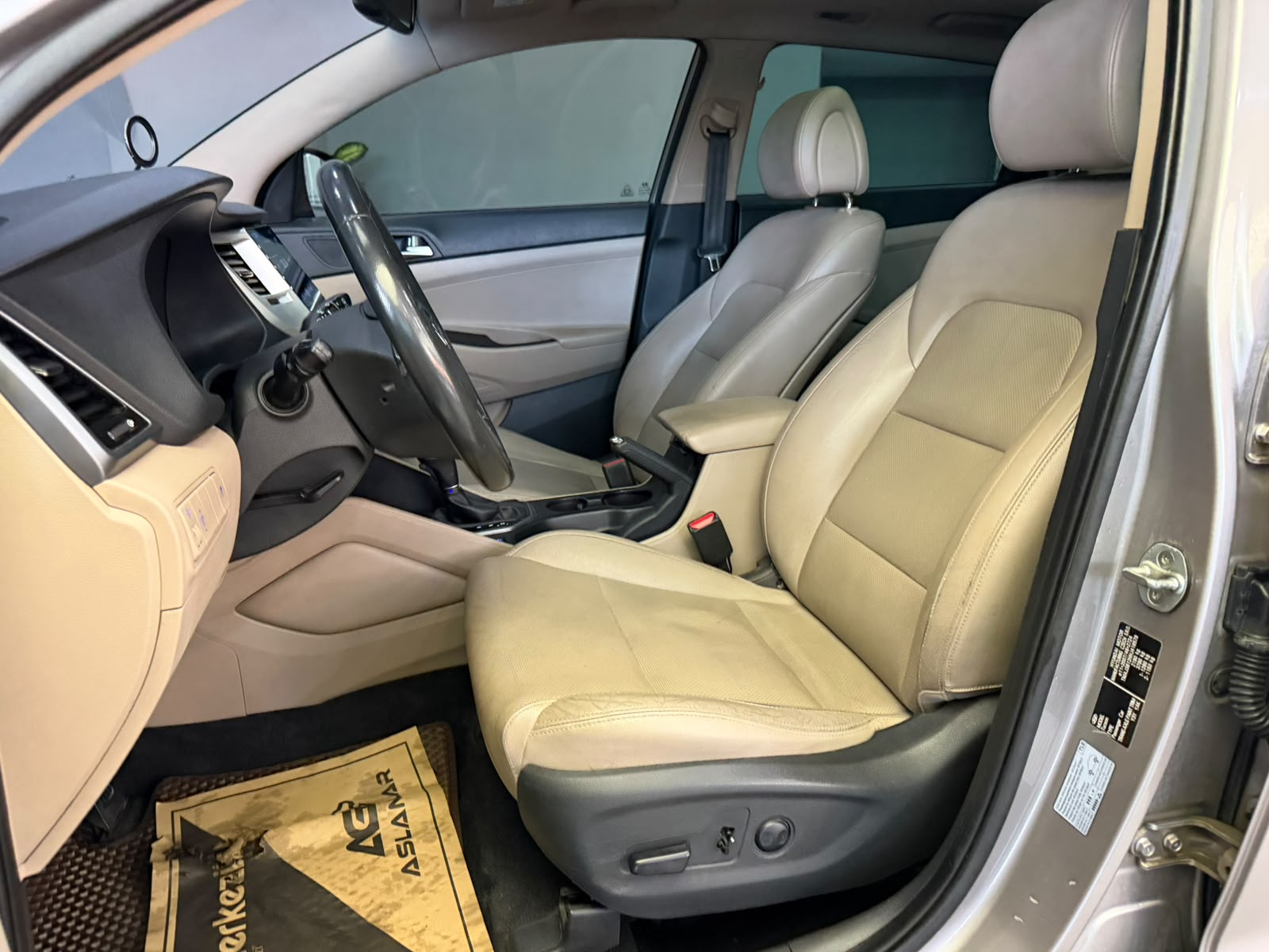 HYUNDAI TUCSON 12