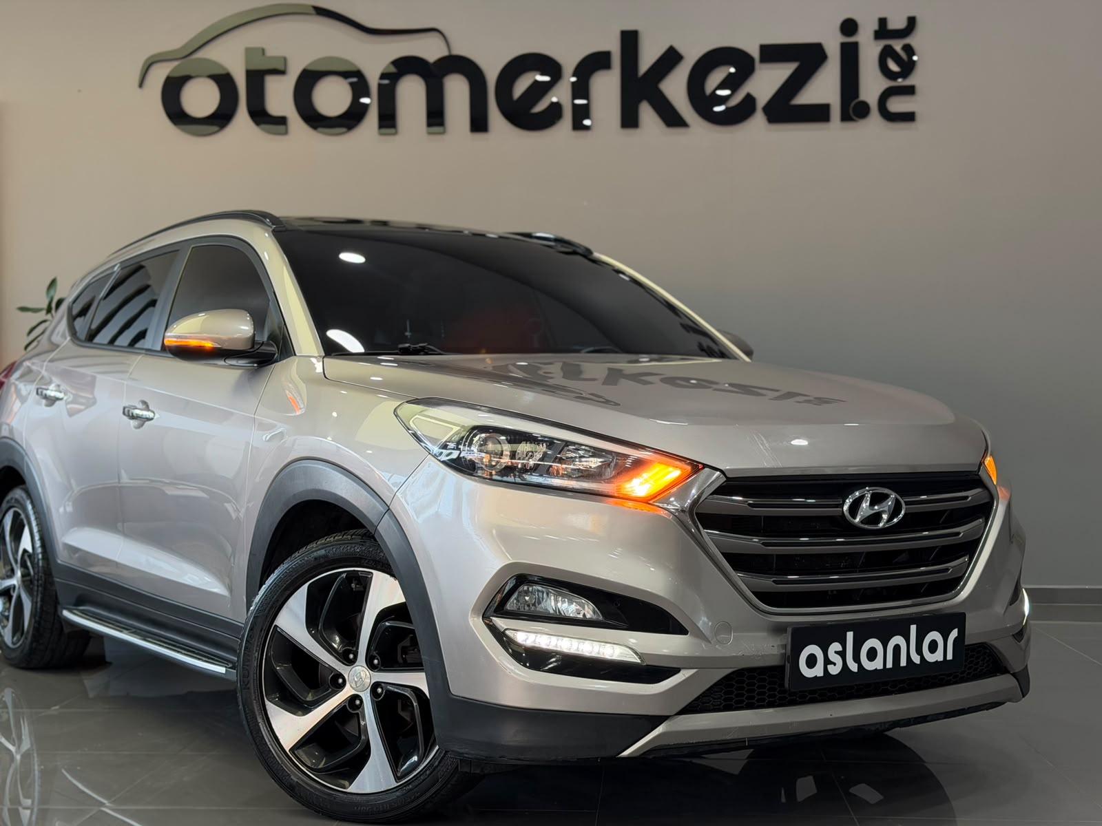 HYUNDAI TUCSON 14