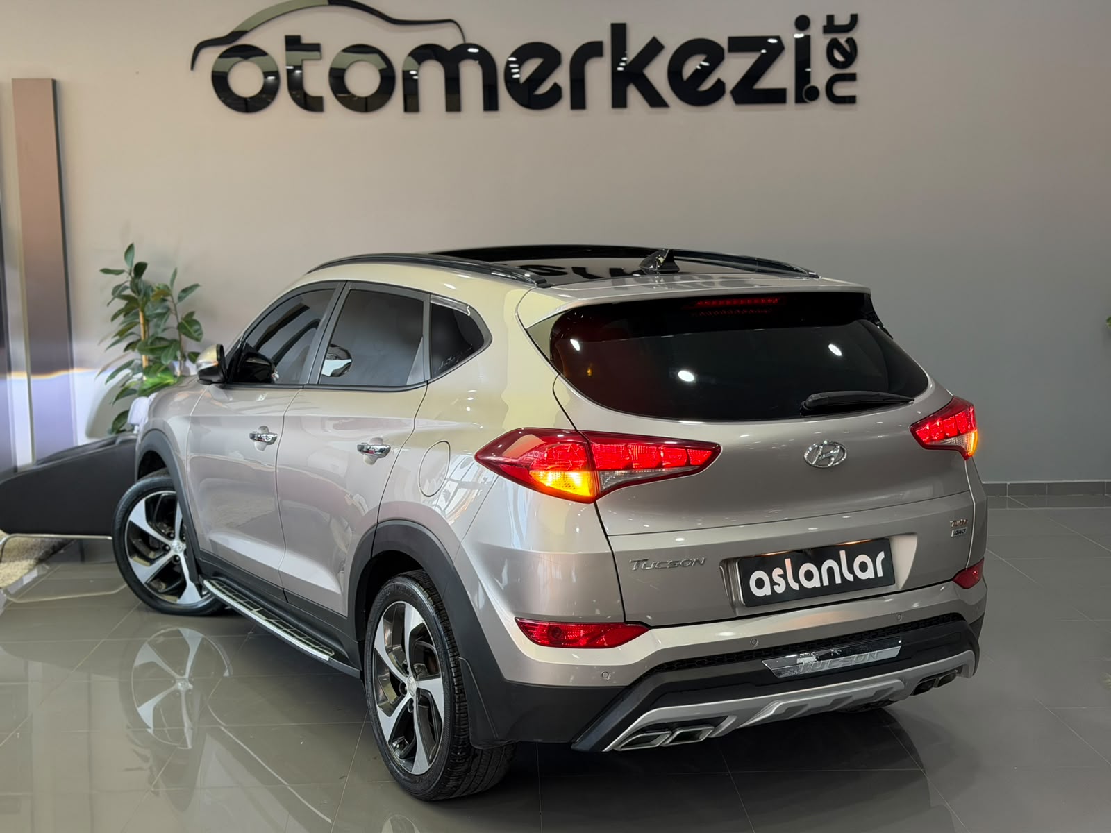 HYUNDAI TUCSON 18