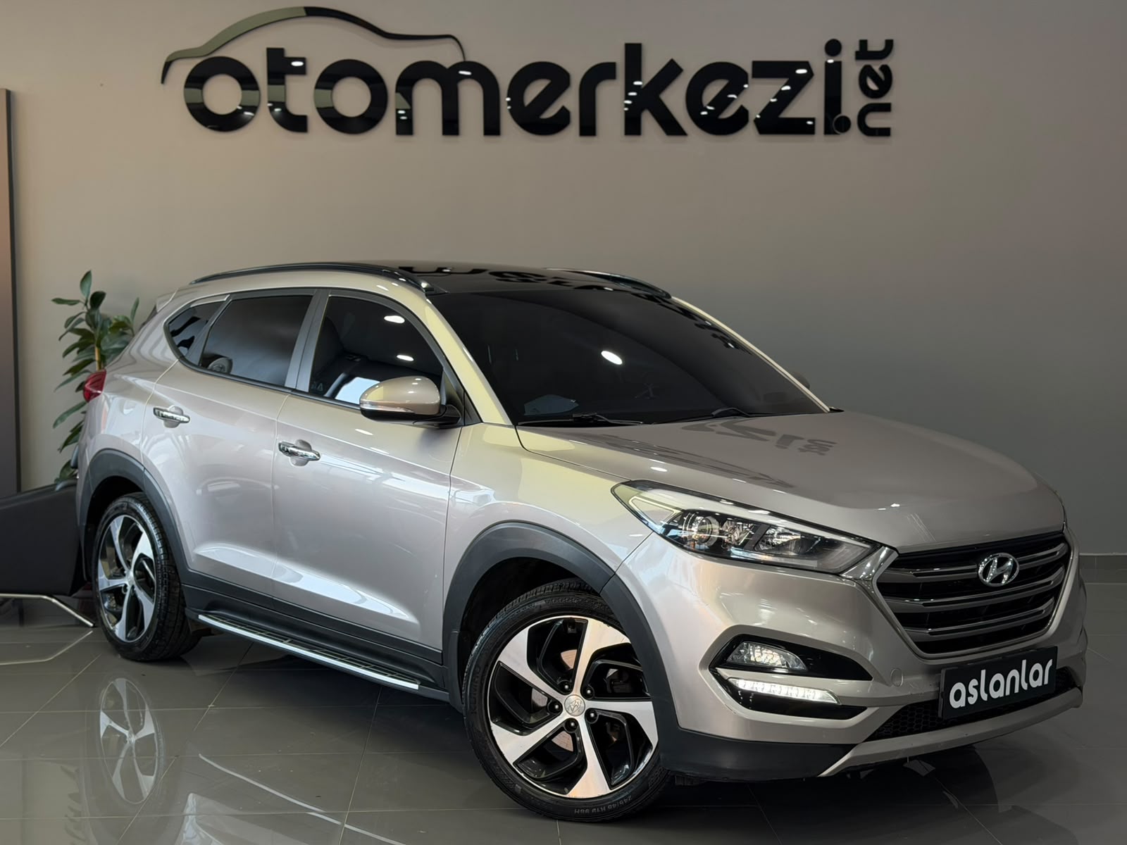 HYUNDAI TUCSON 19