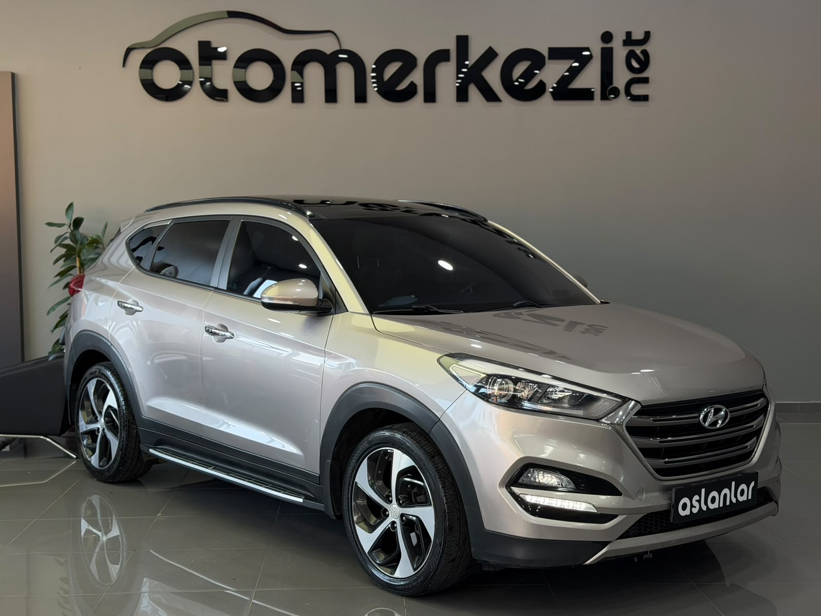 HYUNDAI TUCSON 26