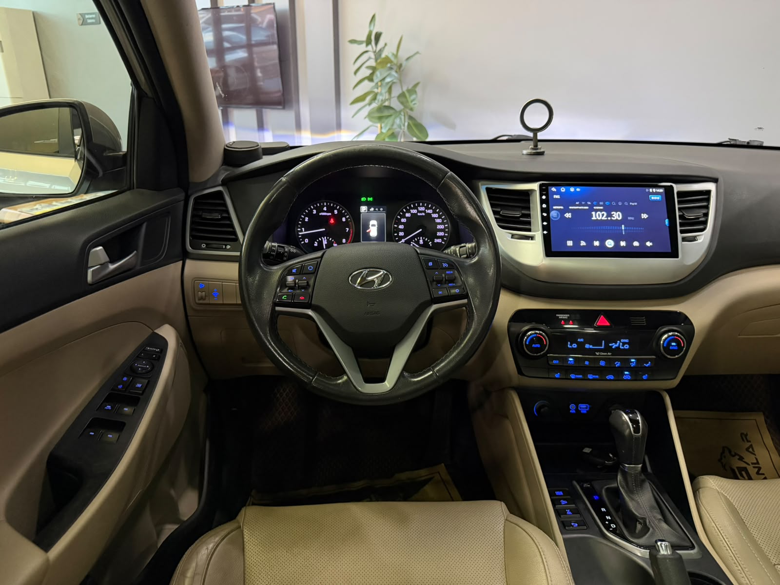 HYUNDAI TUCSON 27