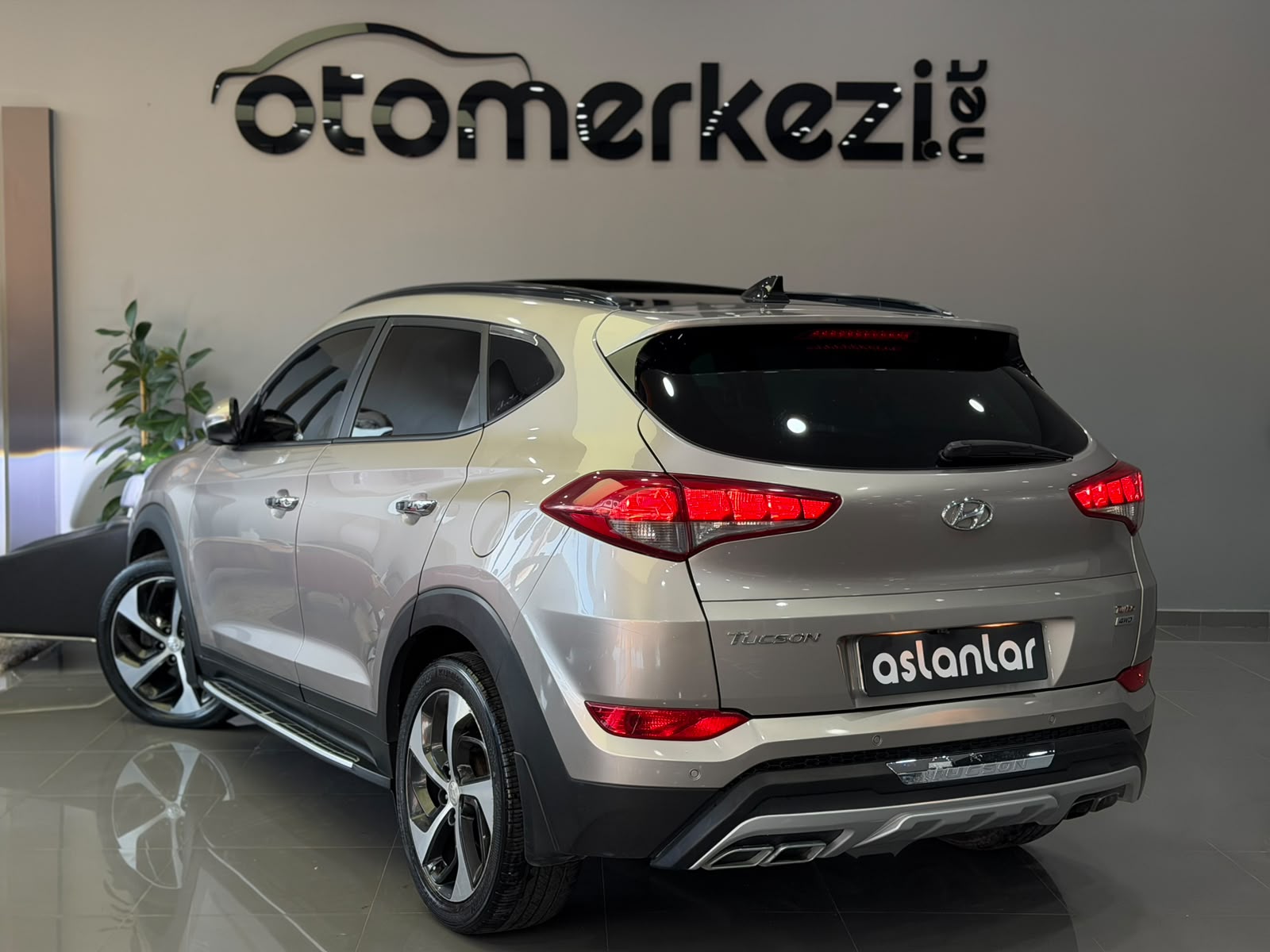 HYUNDAI TUCSON 28