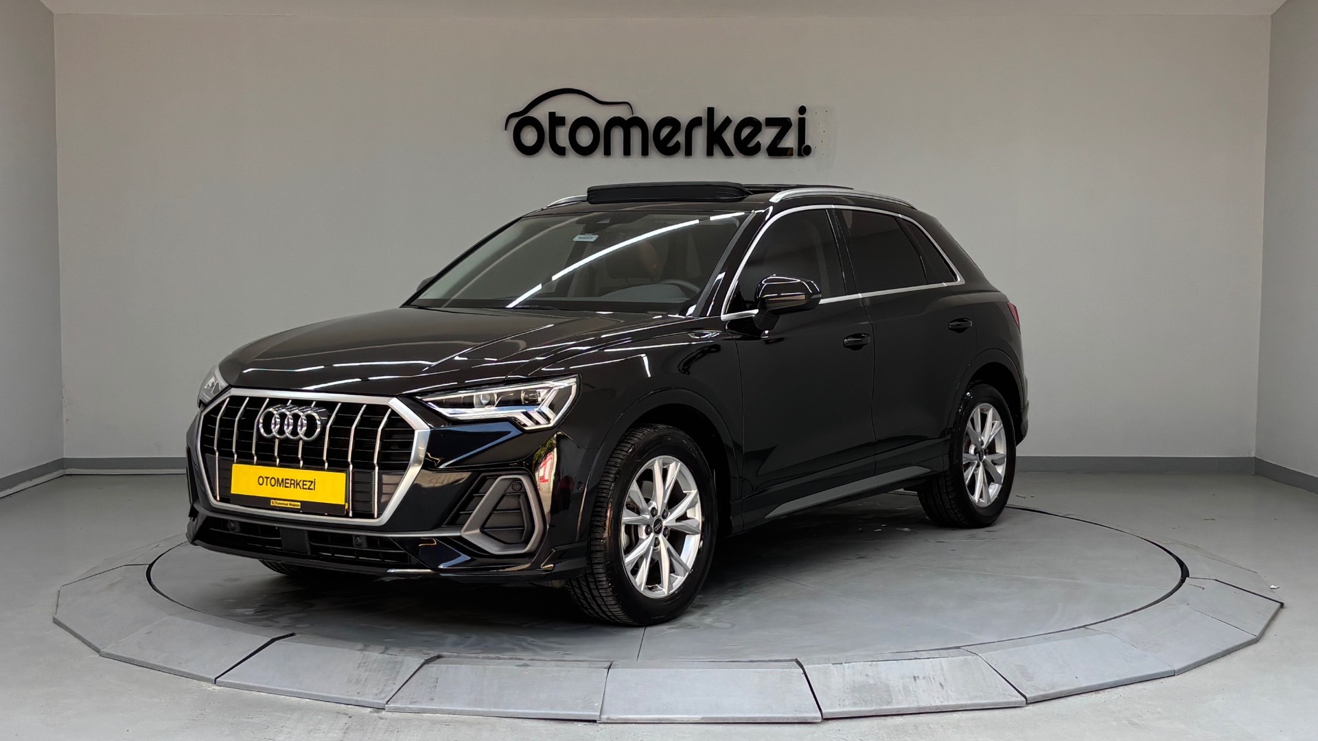 AUDI Q3 1