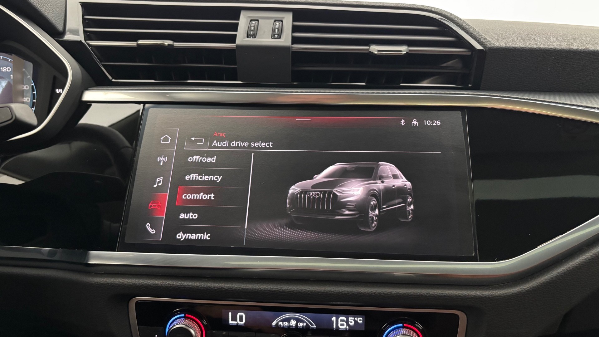 AUDI Q3 4
