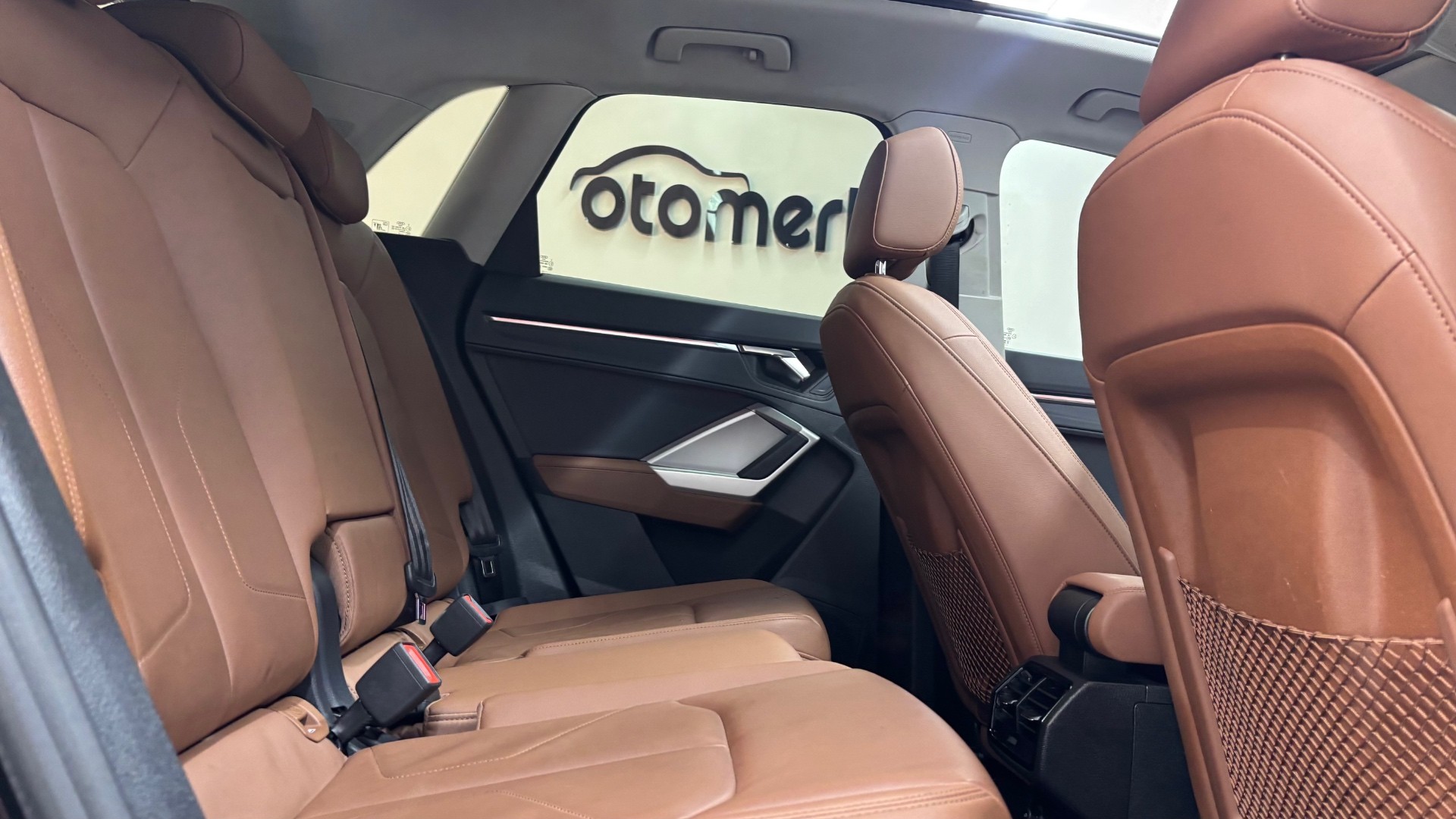 AUDI Q3 6