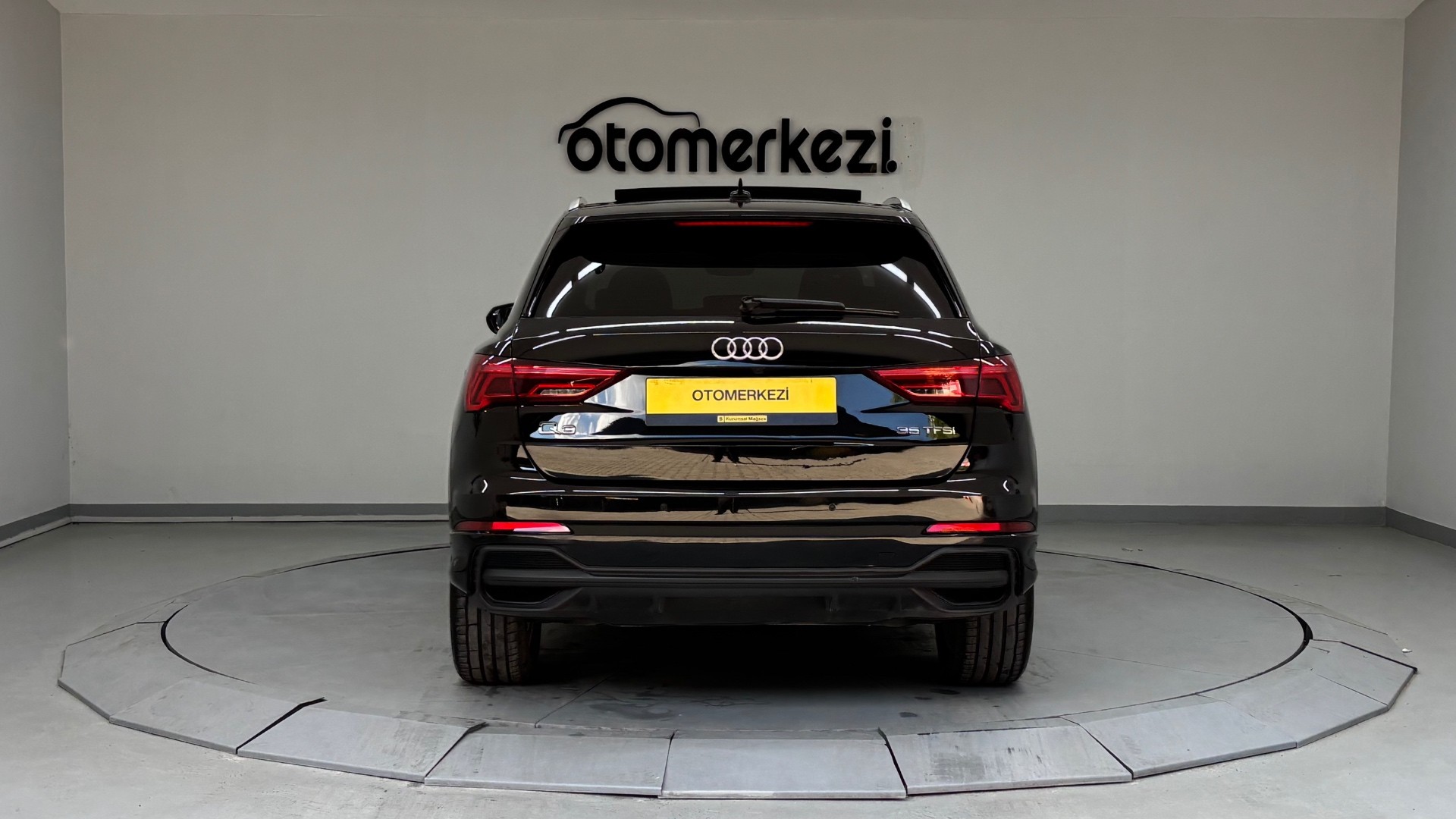 AUDI Q3 8