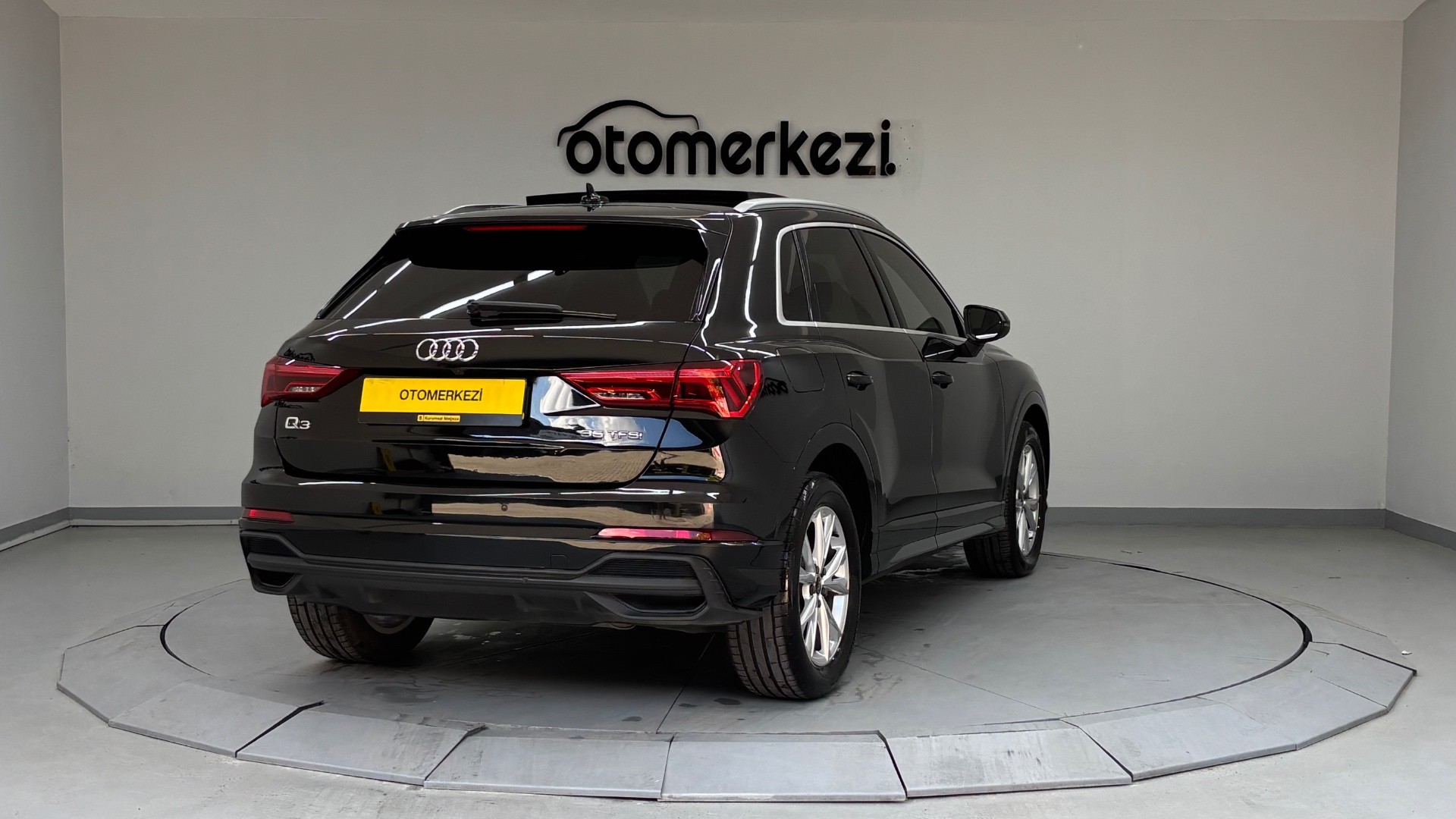 AUDI Q3 11