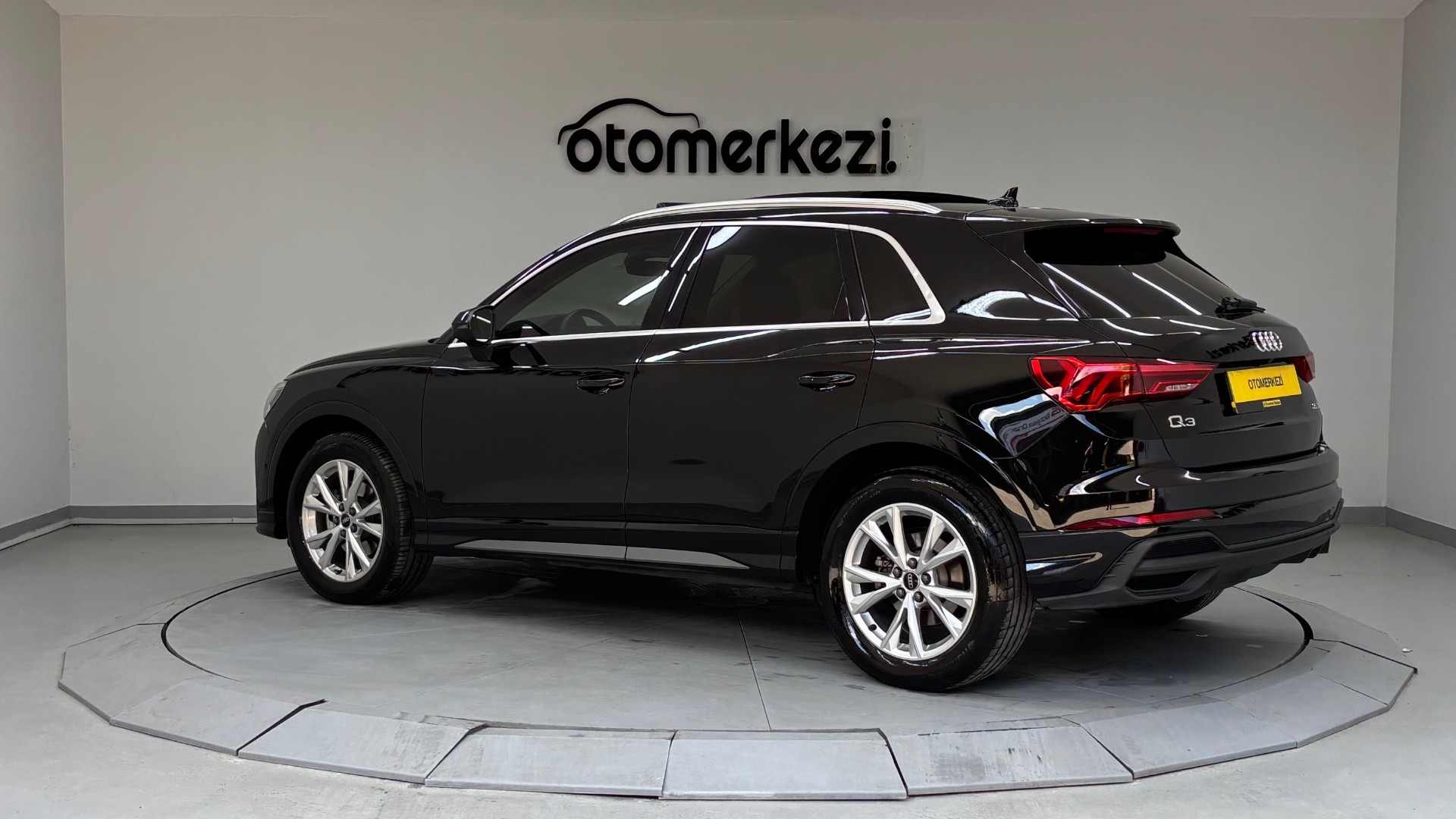 AUDI Q3 12