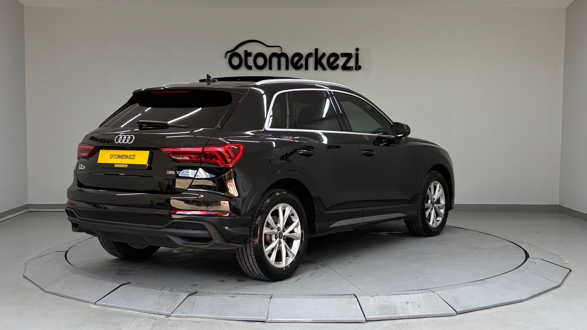 AUDI Q3 15