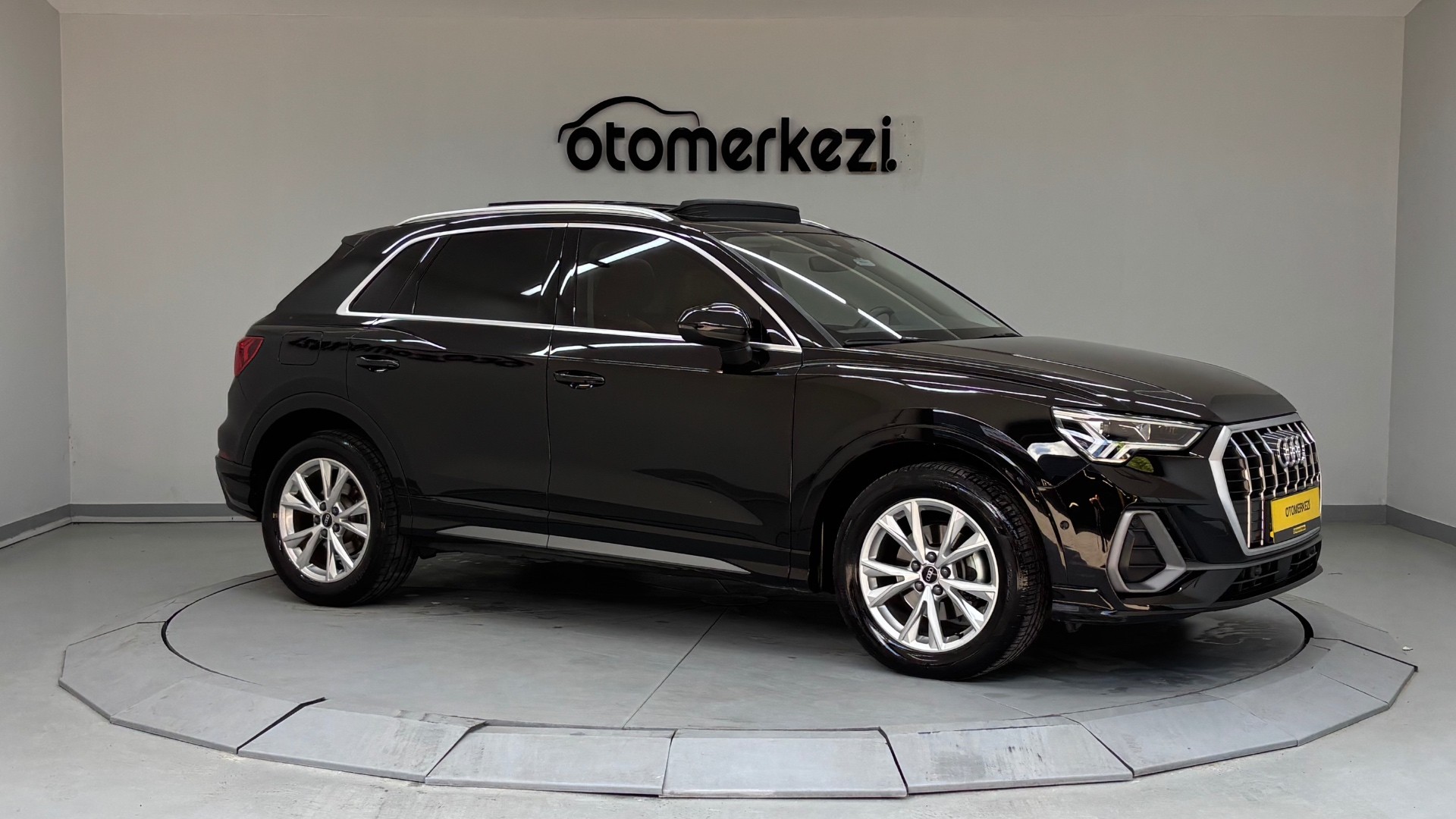 AUDI Q3 21