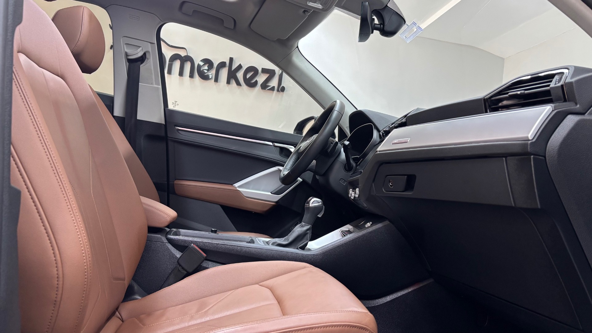 AUDI Q3 23