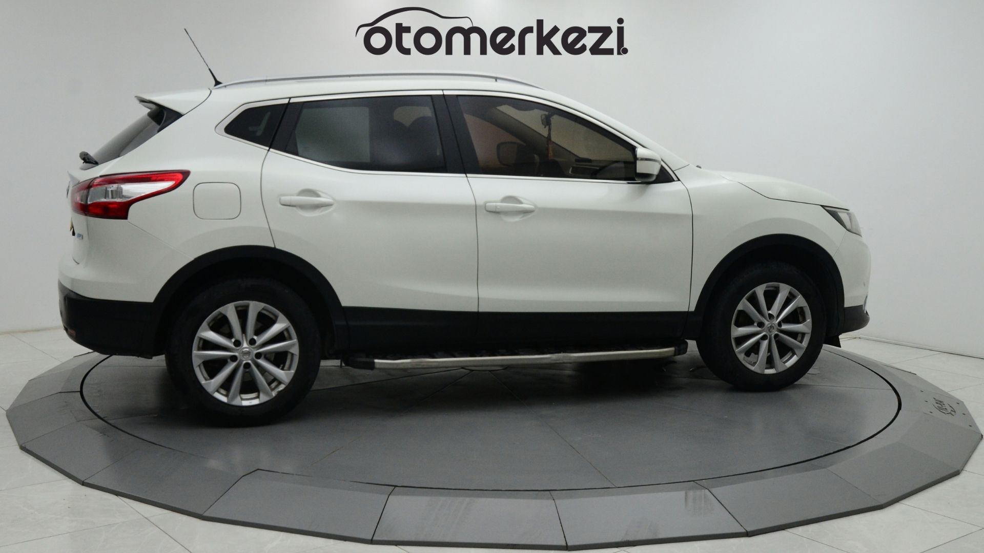 NISSAN QASHQAI 5