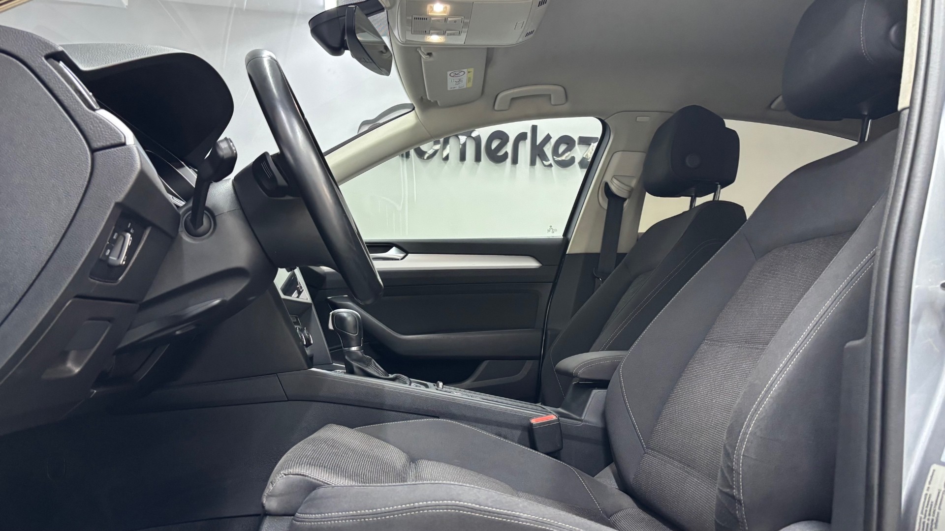 VOLKSWAGEN PASSAT 17
