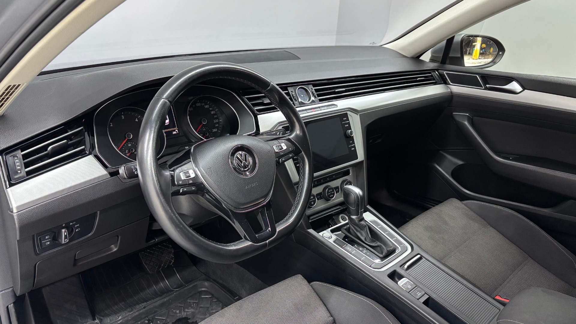 VOLKSWAGEN PASSAT 22
