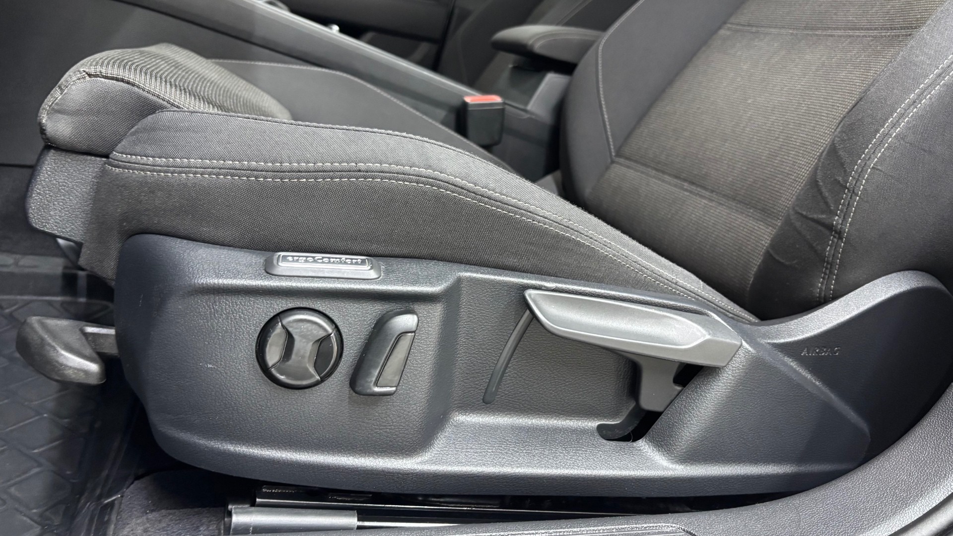 VOLKSWAGEN PASSAT 23