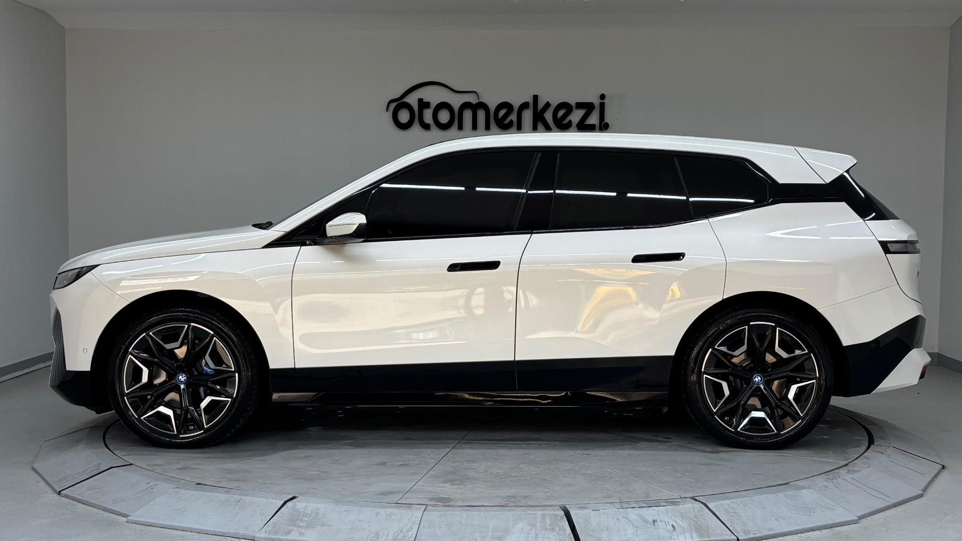 BMW iX 4