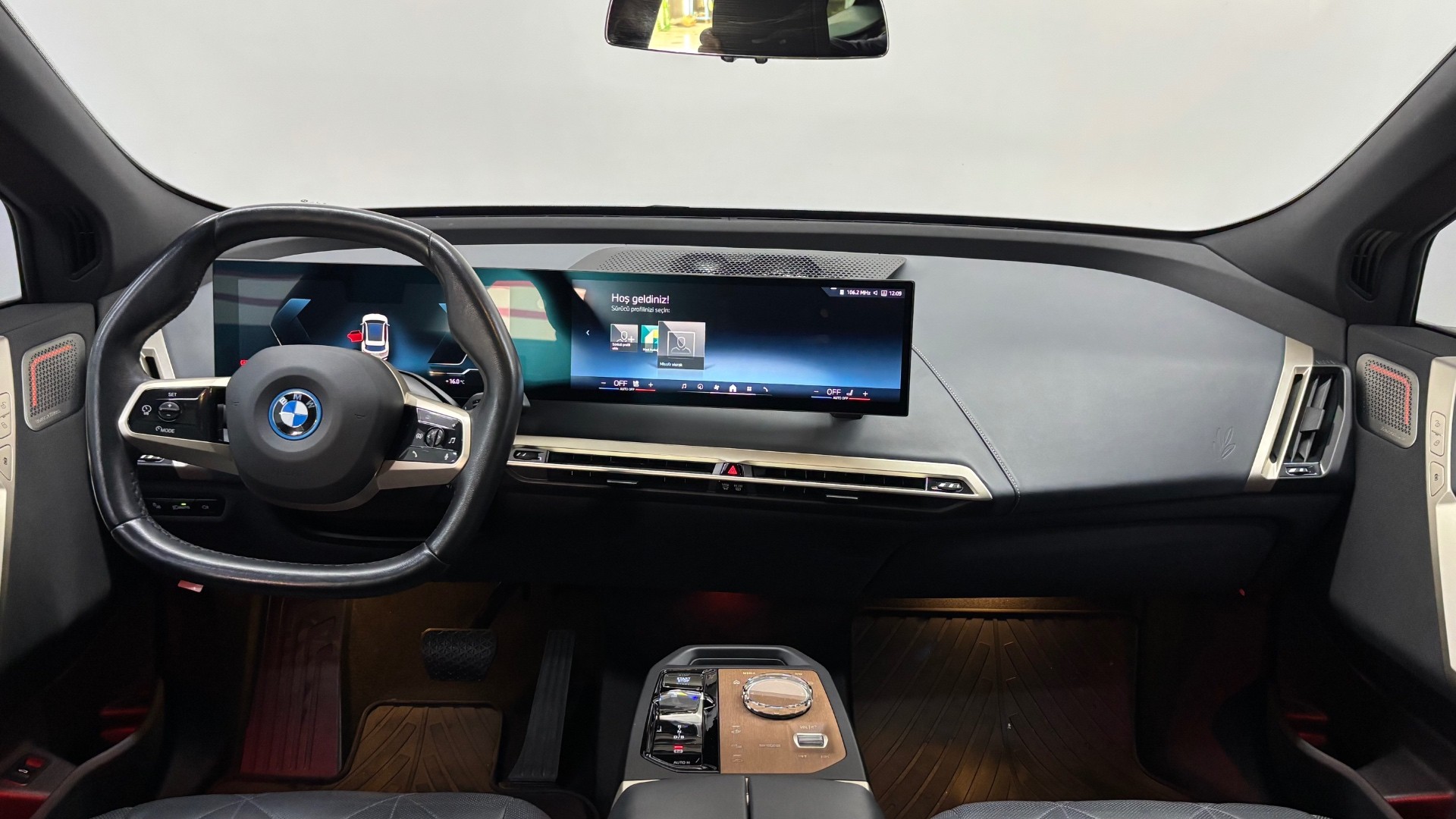 BMW iX 23