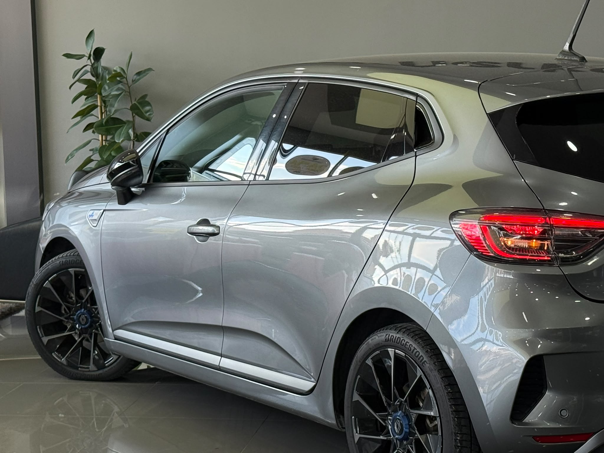 Renault Clio Techno Esprit Alpine 1.0 Tce X-tronic 90 4