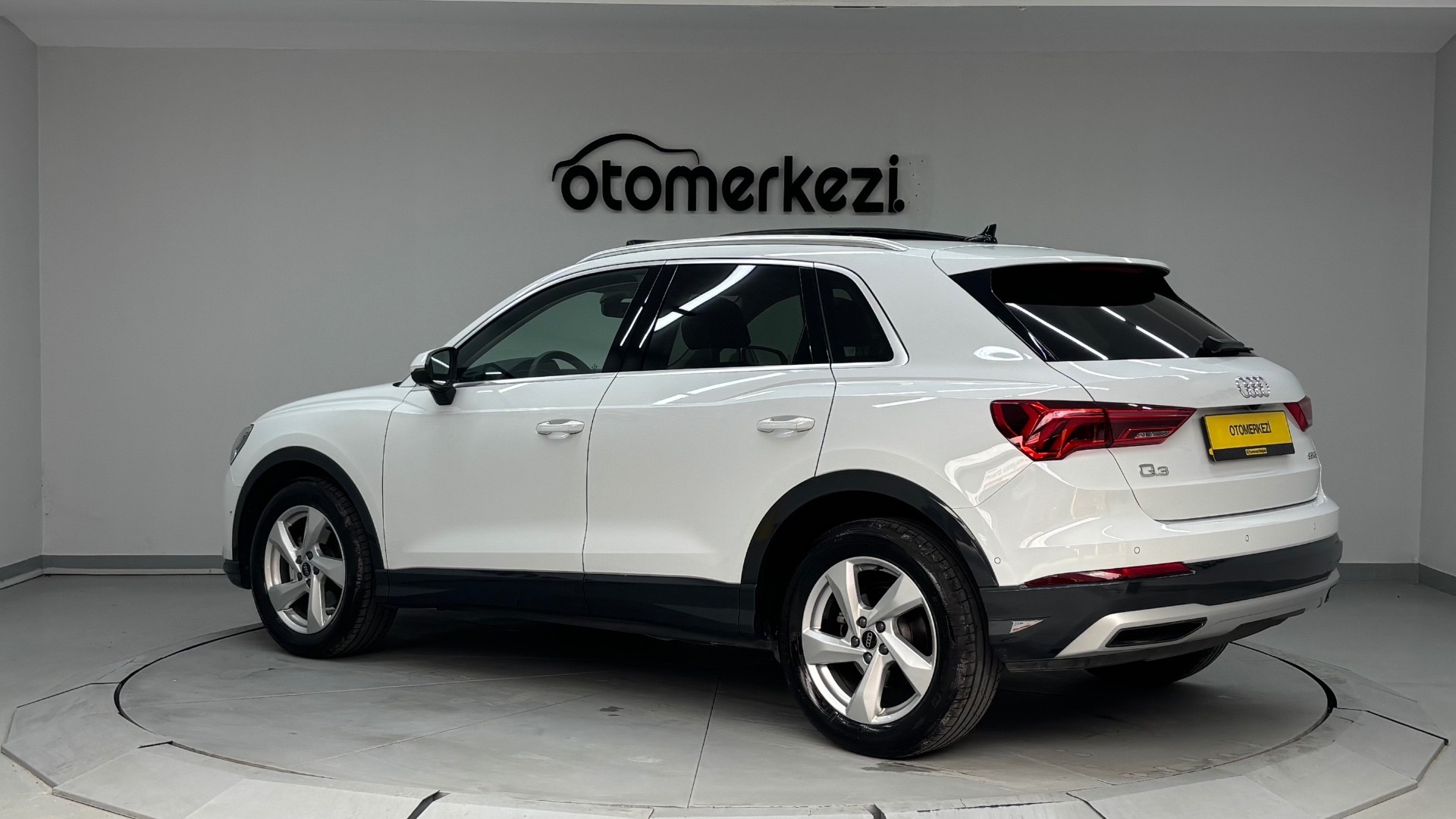 AUDI Q3 5