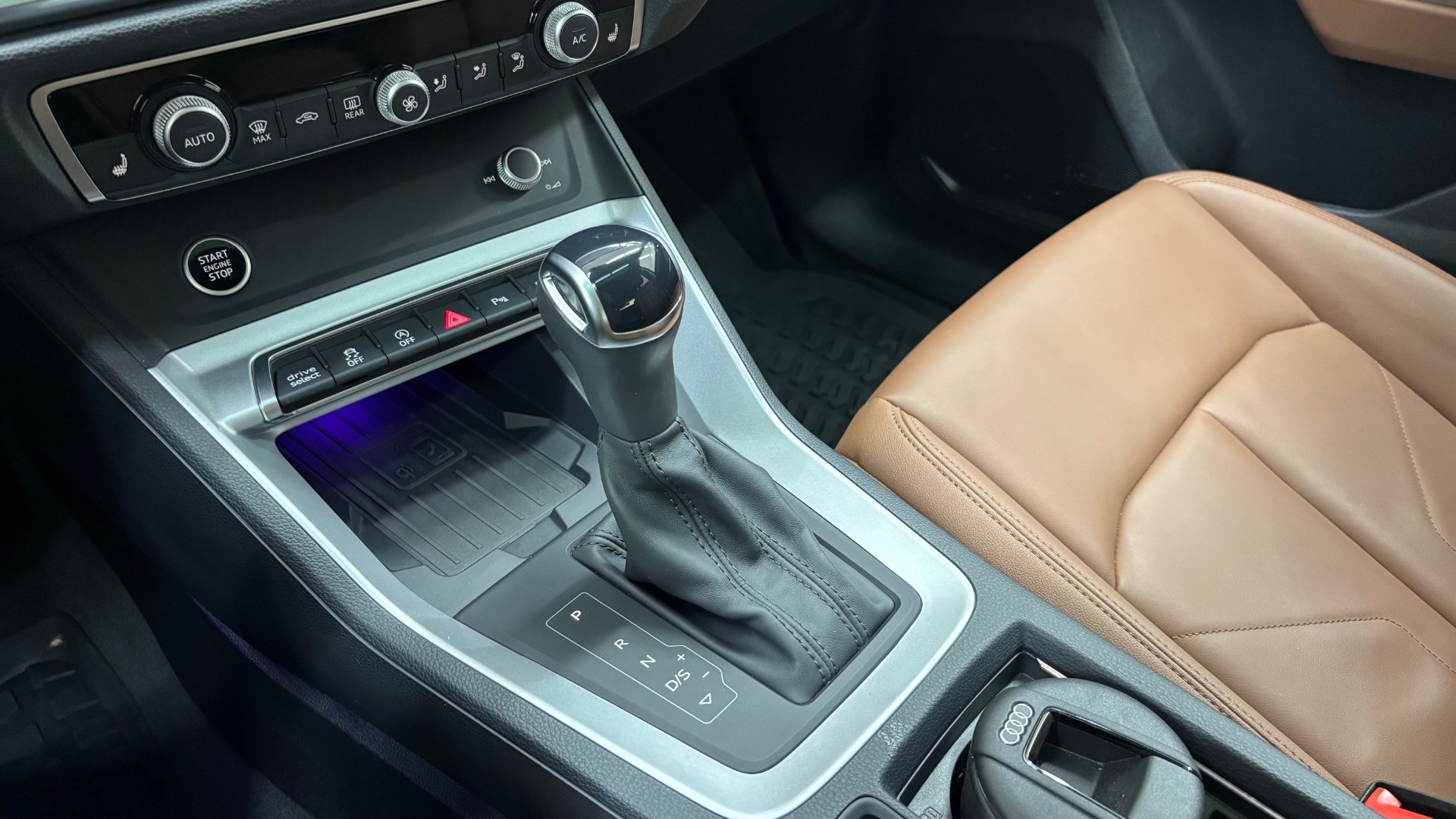 AUDI Q3 6