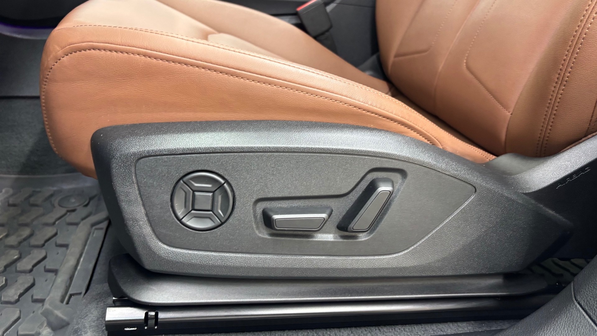 AUDI Q3 7