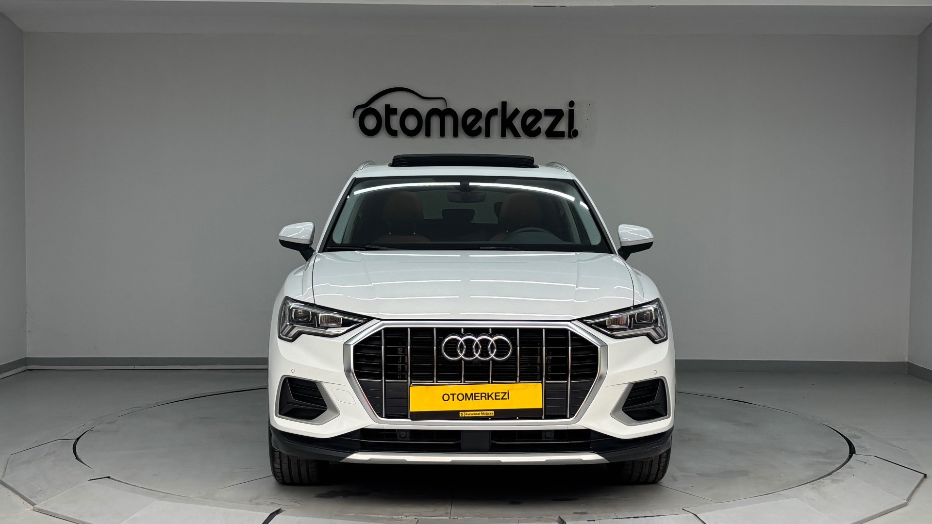 AUDI Q3 8