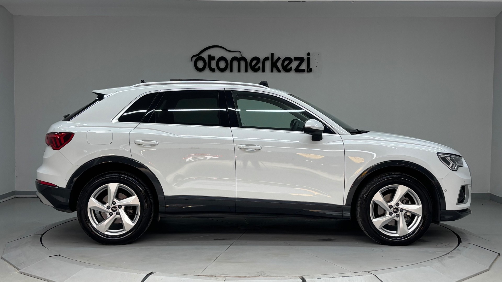 AUDI Q3 16