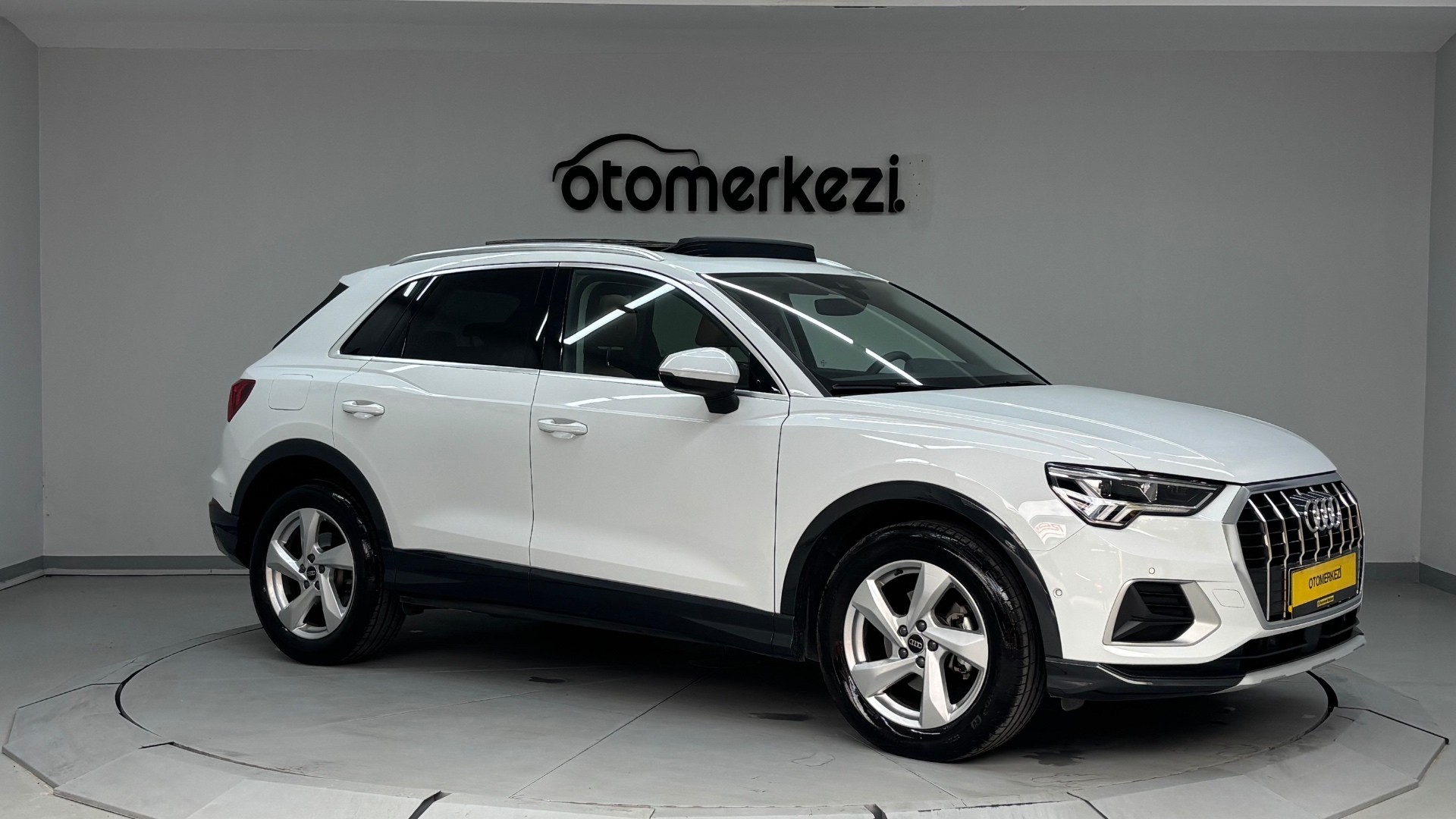 AUDI Q3 21