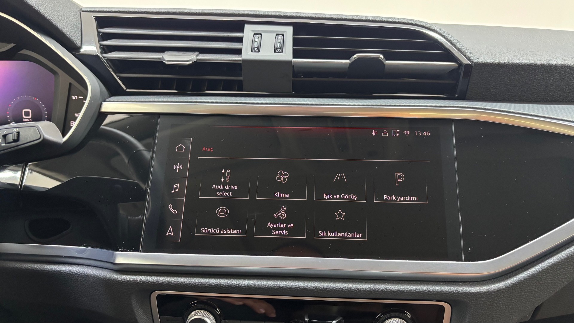 AUDI Q3 26