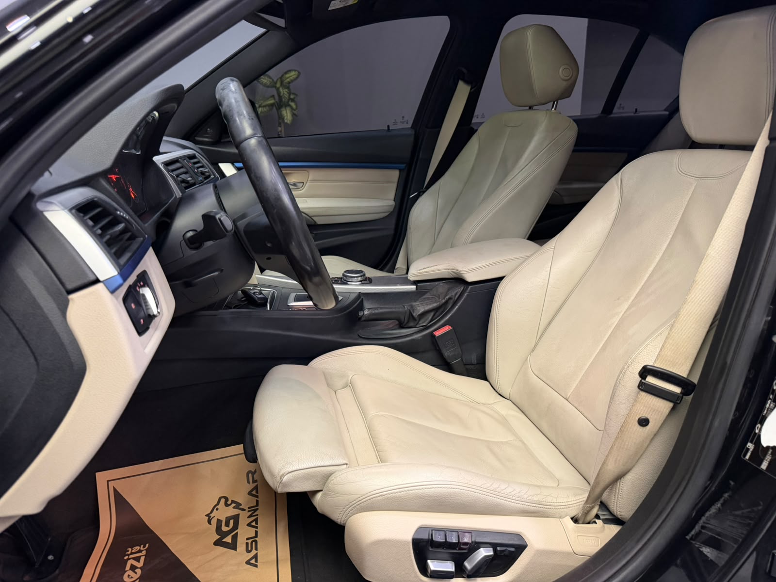 BMW 320i 6