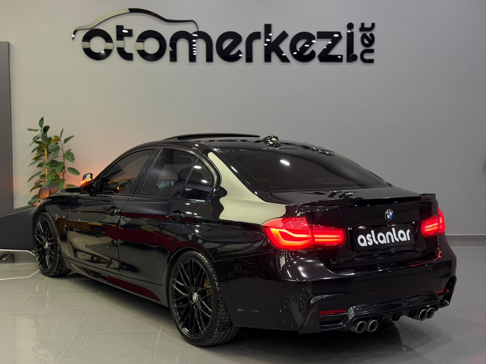 BMW 320i 16