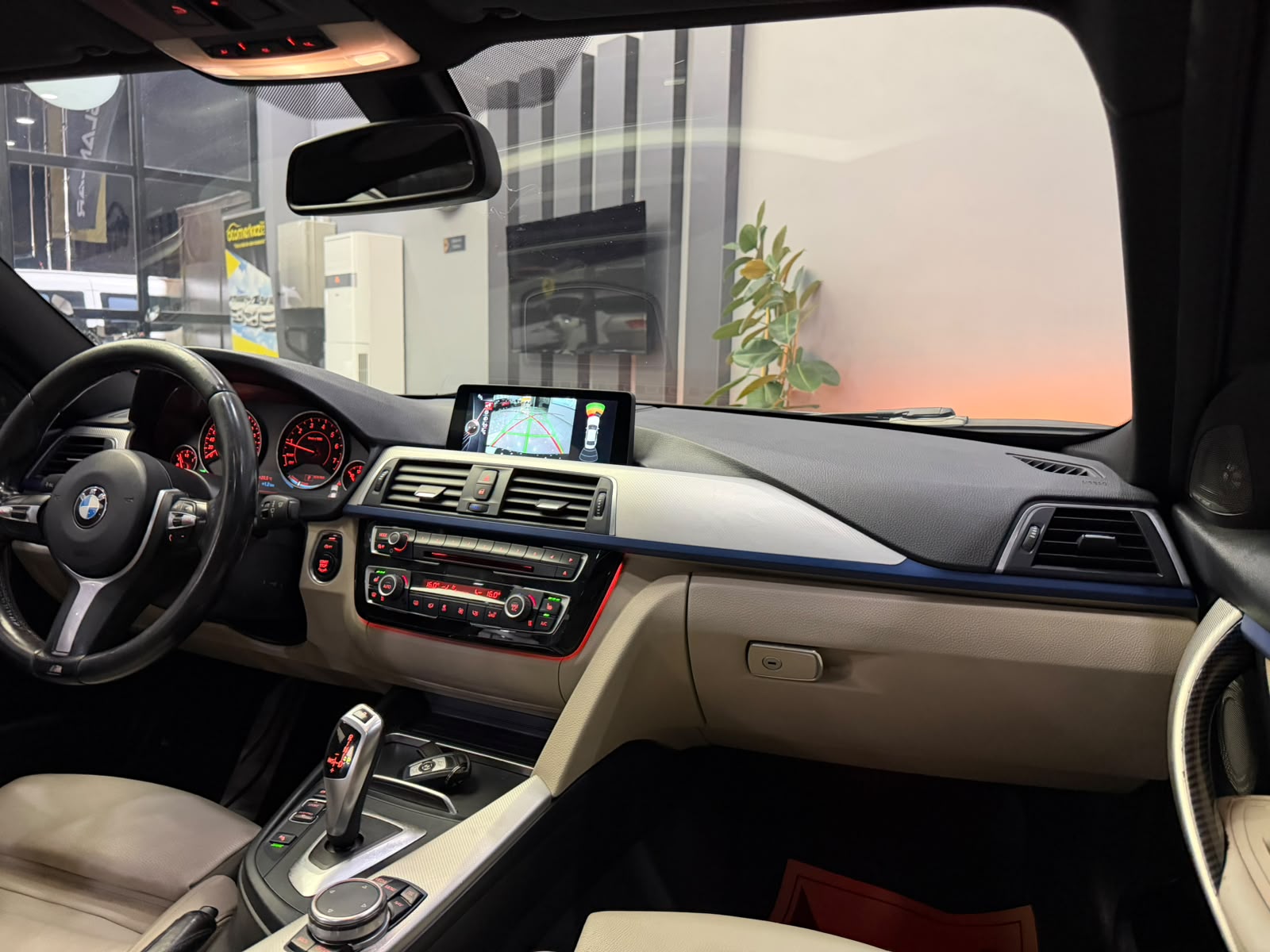 BMW 320i 19