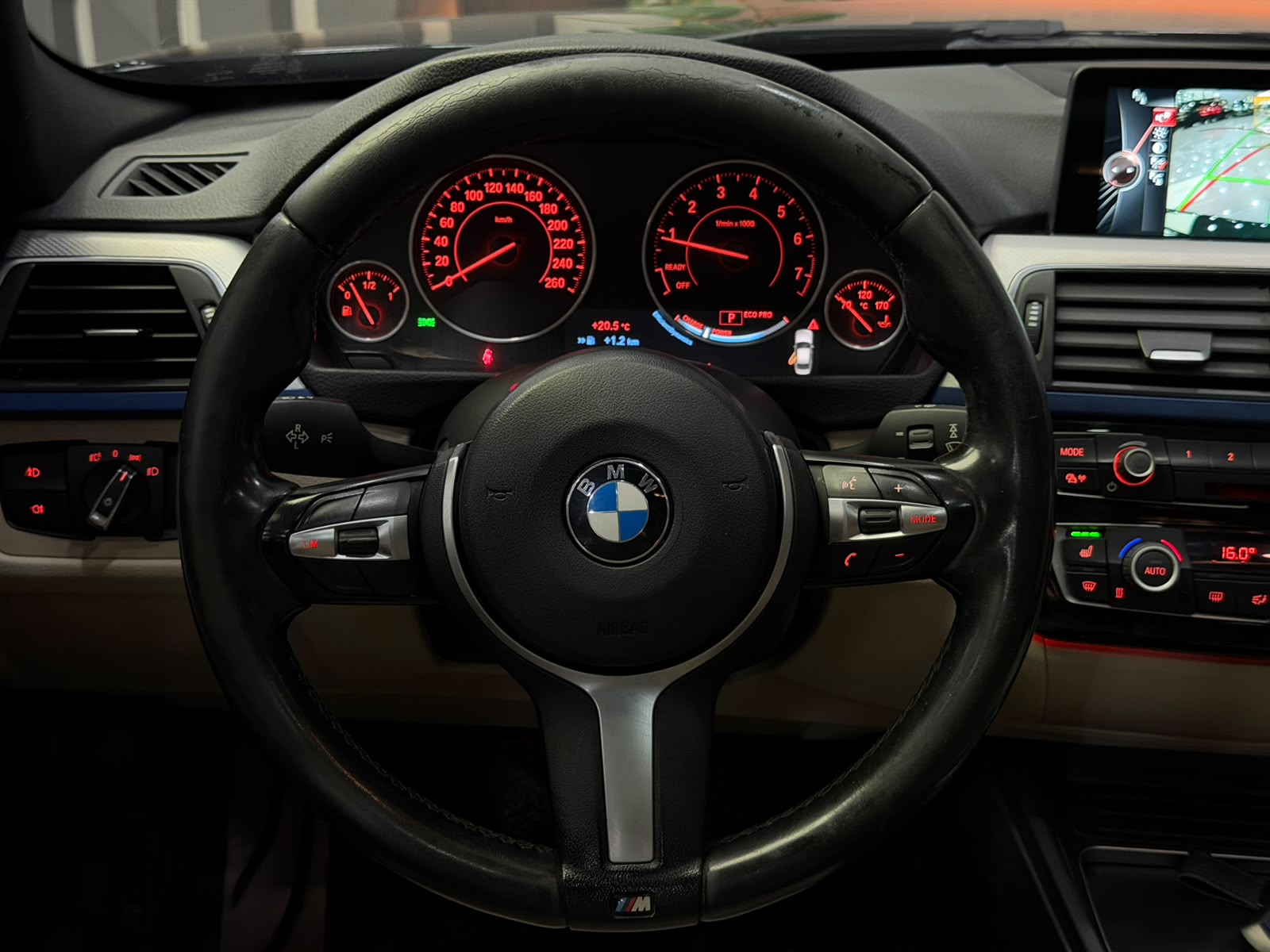 BMW 320i 26